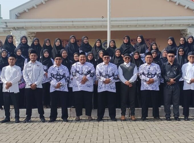 Peringatan Hari Guru di Pesantren Modern At-Taqwa Nagrak Berlangsung Khidmat dan Meriah